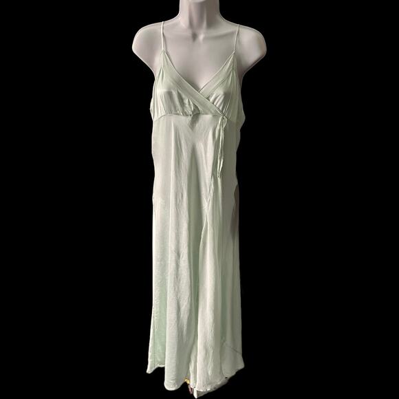 EUC Vintage Jillian Jones Light Green Bias Cut 100% Silk Nightgown fits a SMALL - Picture 1 of 12